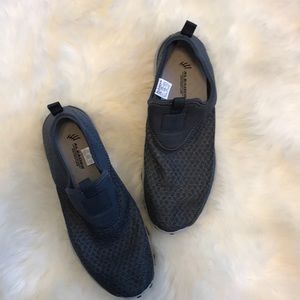 Men’s 10.5 Aleader waterproof shoes. Like new.